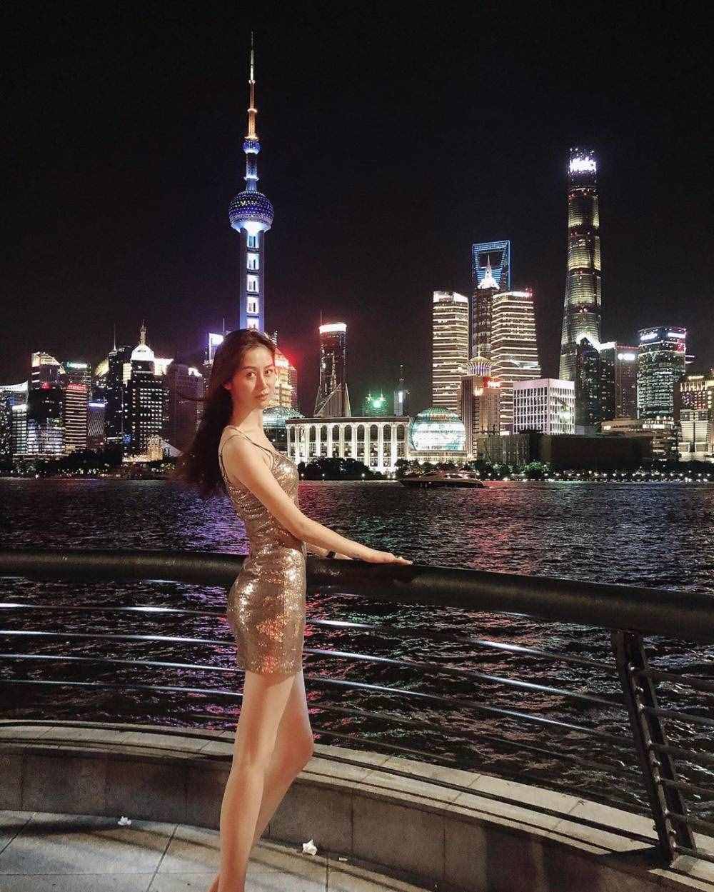 温馨时刻 孙悦爱妻陈露晒陪女儿庆生照