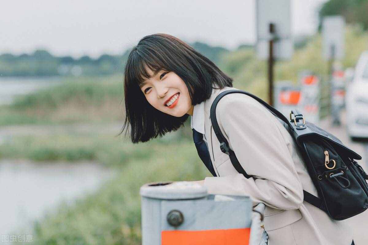 故事：她和心爱的男孩相互暗恋，只因一场误会，彼此错过整整5年