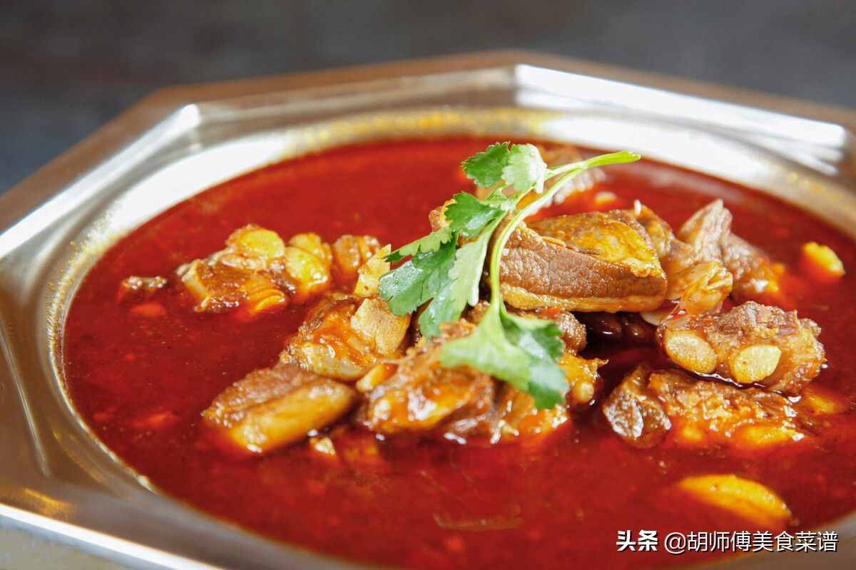 炖羊肉时，牢记“2不放3窍门”，保证羊肉汤鲜味美，没有腥膻味