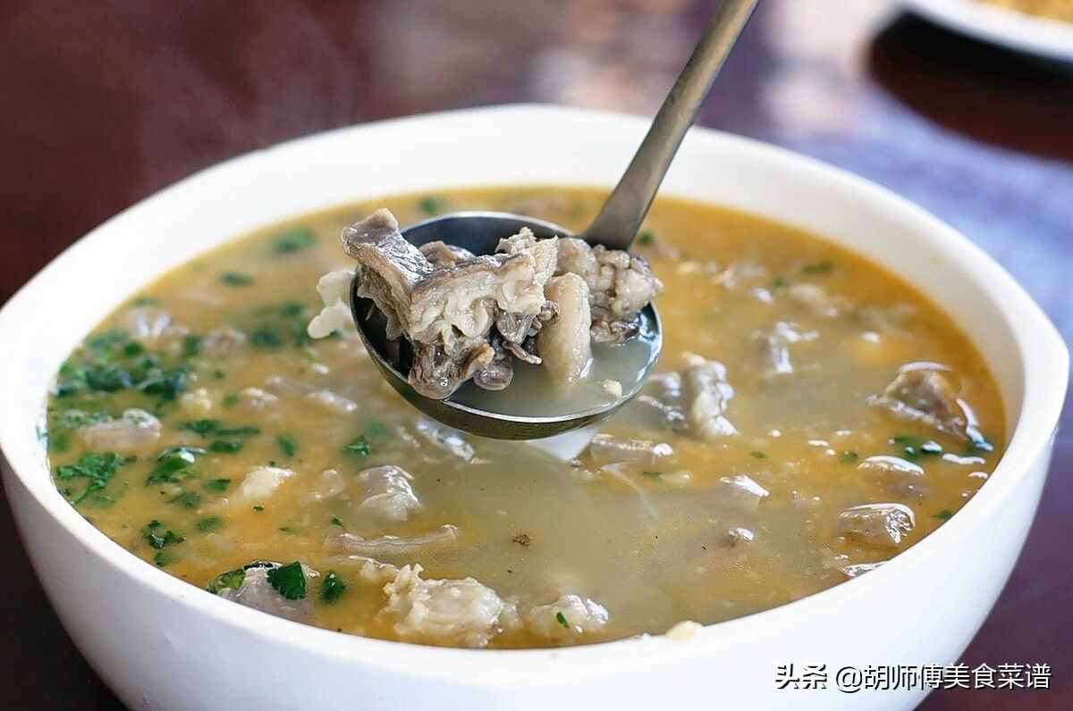 炖羊肉时，牢记“2不放3窍门”，保证羊肉汤鲜味美，没有腥膻味