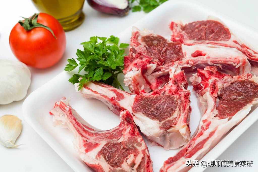 炖羊肉时，牢记“2不放3窍门”，保证羊肉汤鲜味美，没有腥膻味