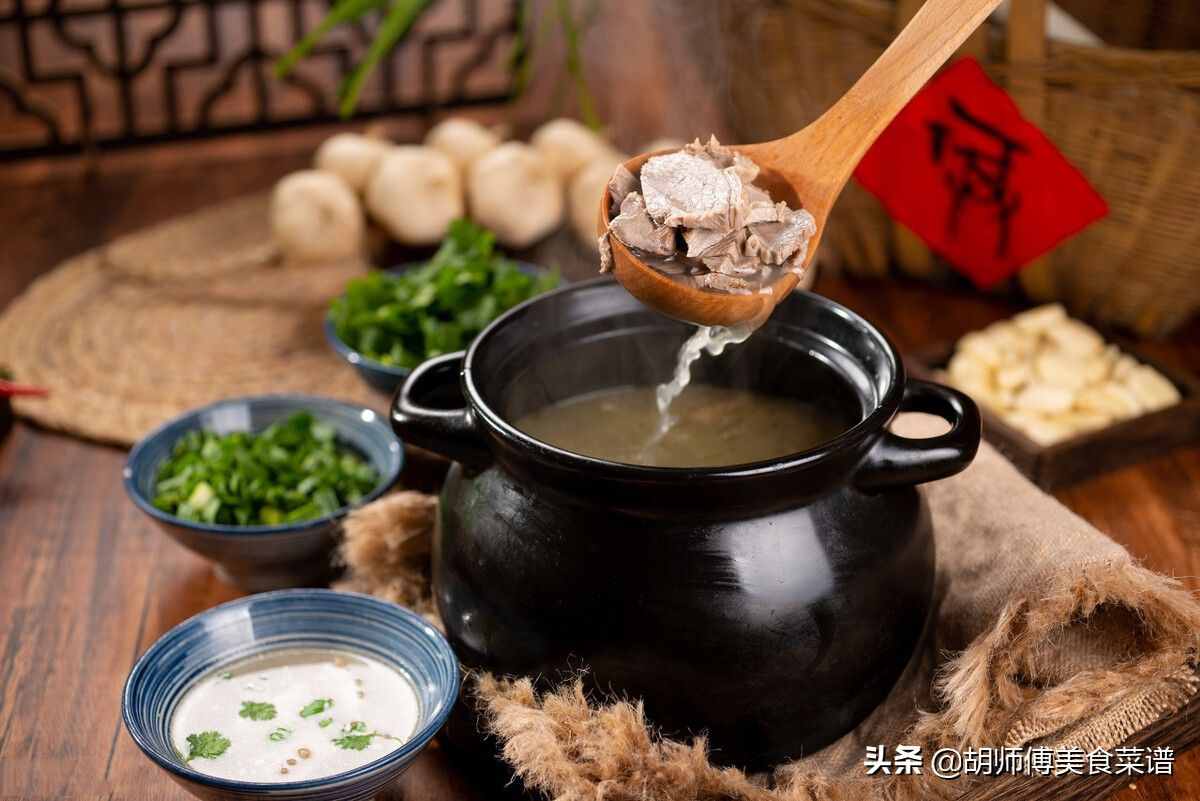 炖羊肉时，牢记“2不放3窍门”，保证羊肉汤鲜味美，没有腥膻味
