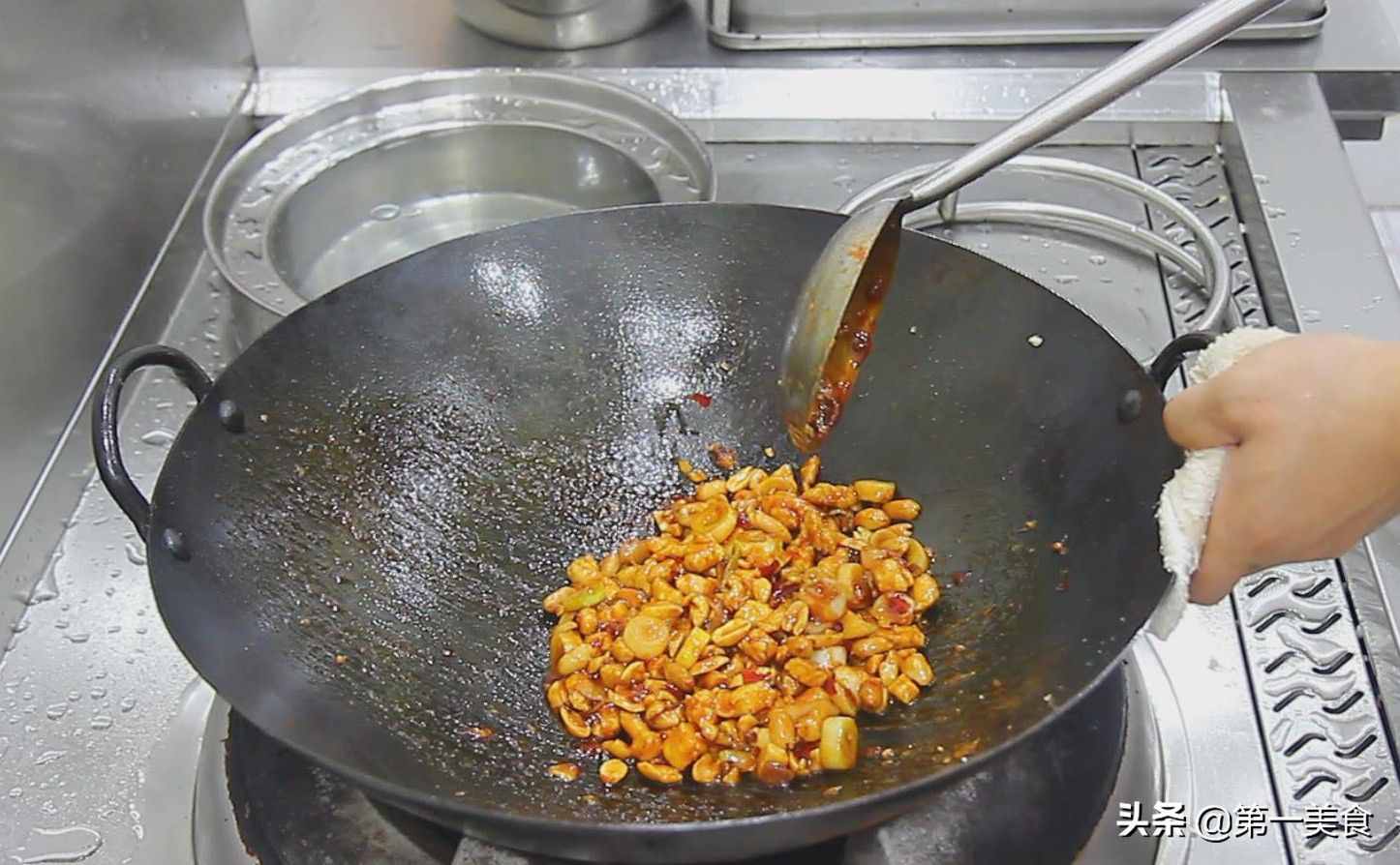 宫保鸡丁家常做法，学会这个做法，想吃可以在家做，不用去饭店了