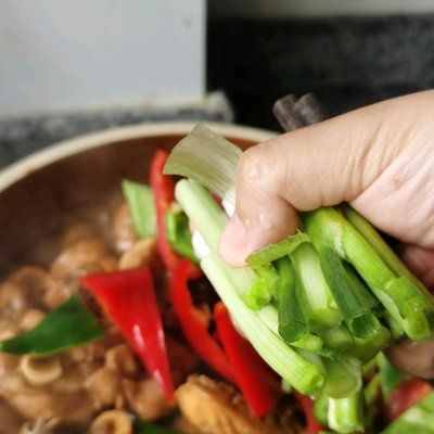 大厨教你这么做鲍鱼焖鸡，营养又好吃