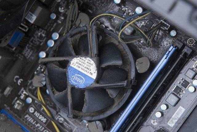 电脑清灰教程：电脑主机怎么清理灰尘？台式电脑主机清理灰尘教学
