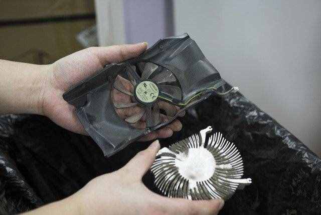 电脑清灰教程：电脑主机怎么清理灰尘？台式电脑主机清理灰尘教学