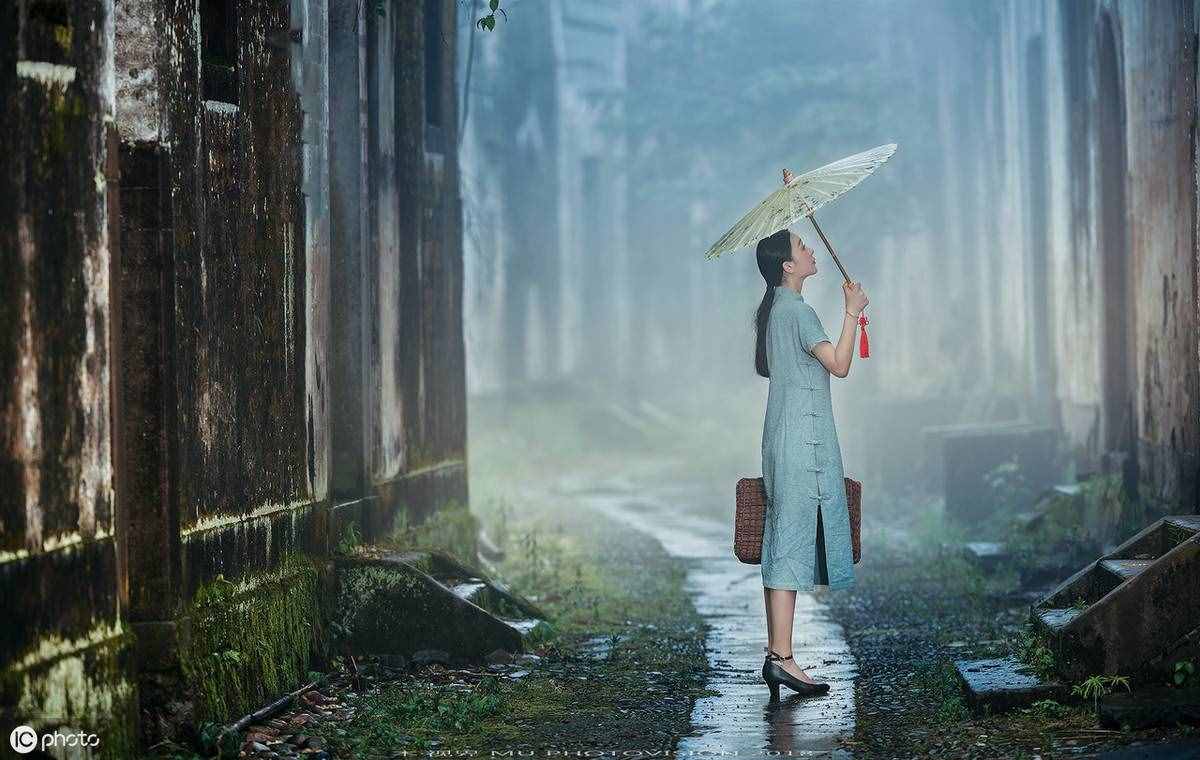 高中语文课文解读《雨巷》思想主题探究