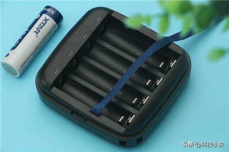 镍氢电池已过时5V锂电池是王道！XTAR BC4多用途充电套装正当时