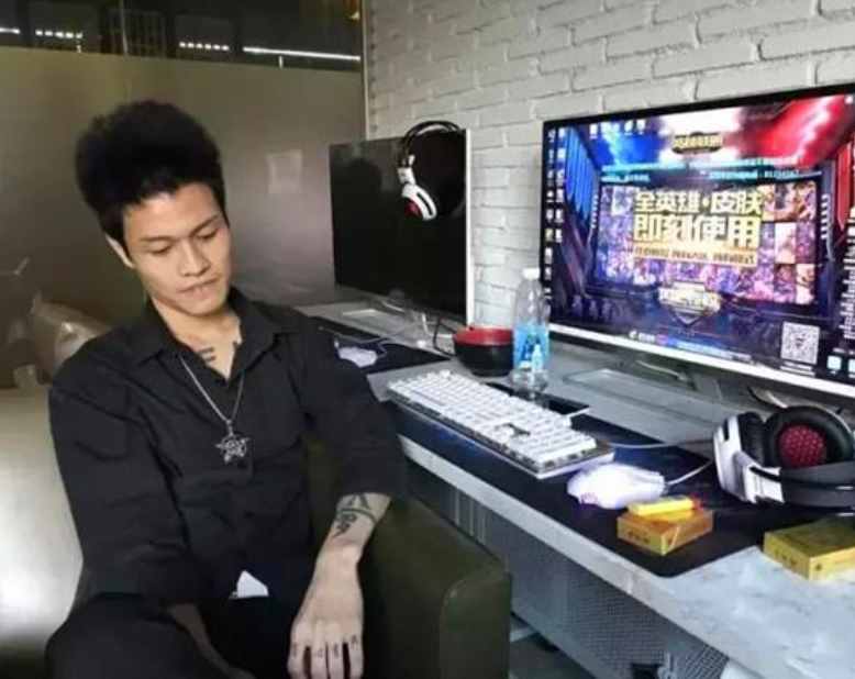 还记得“杀马特”鼻祖罗福兴吗？14年过去了，他如今在干嘛呢？