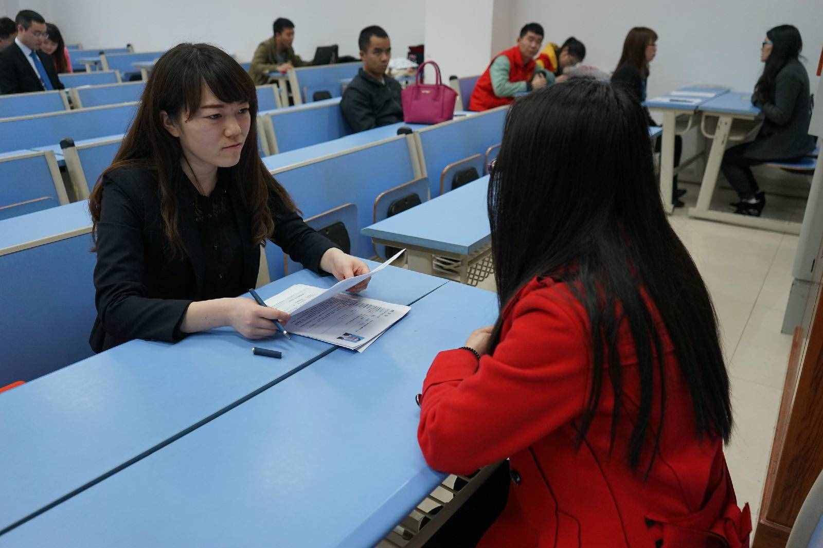 参加饭局，不会喝酒的老实人学会说这三句客套话，也能被领导器重