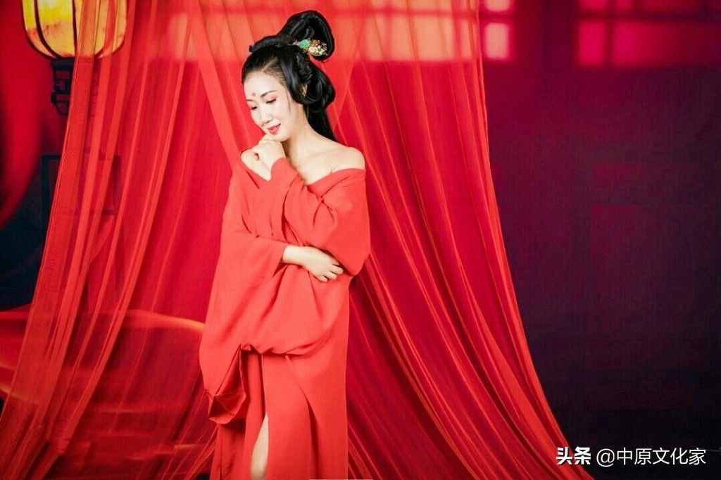 “石榴裙”到底是啥裙？为什么那么多人拜倒在它之下