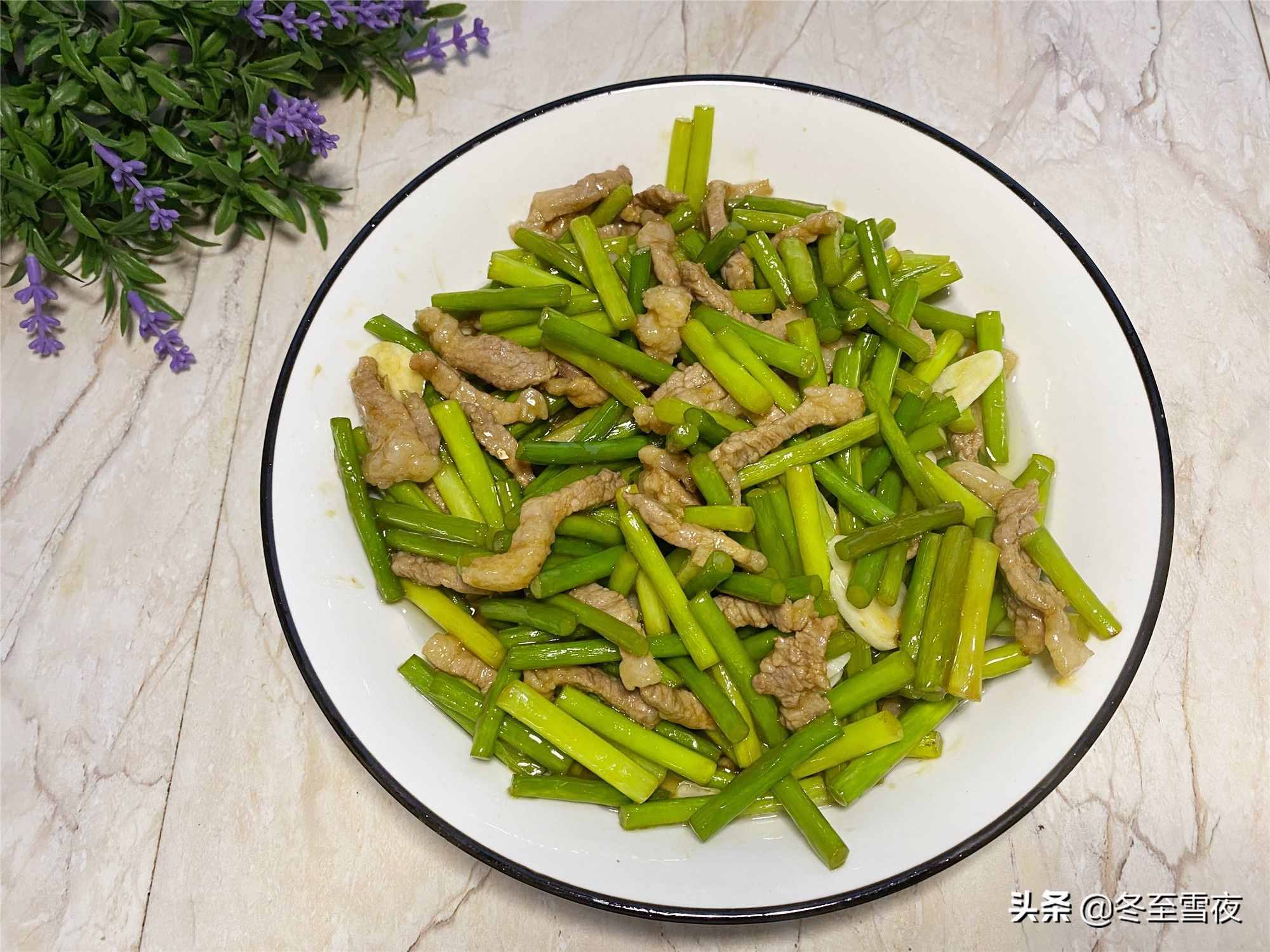 给南方人看看，东北普通人家年夜饭18个菜，东北过年该有的样子