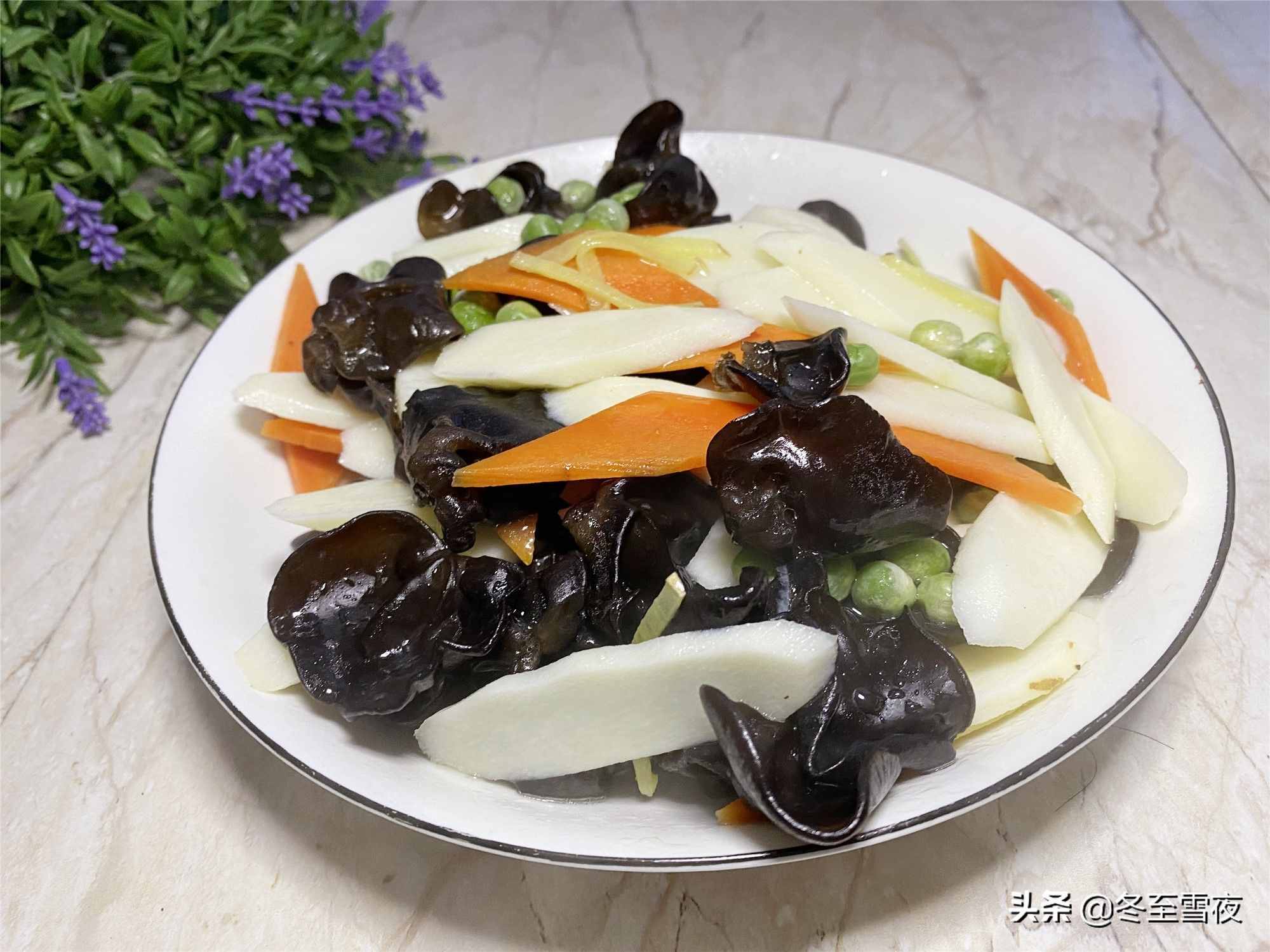 给南方人看看，东北普通人家年夜饭18个菜，东北过年该有的样子