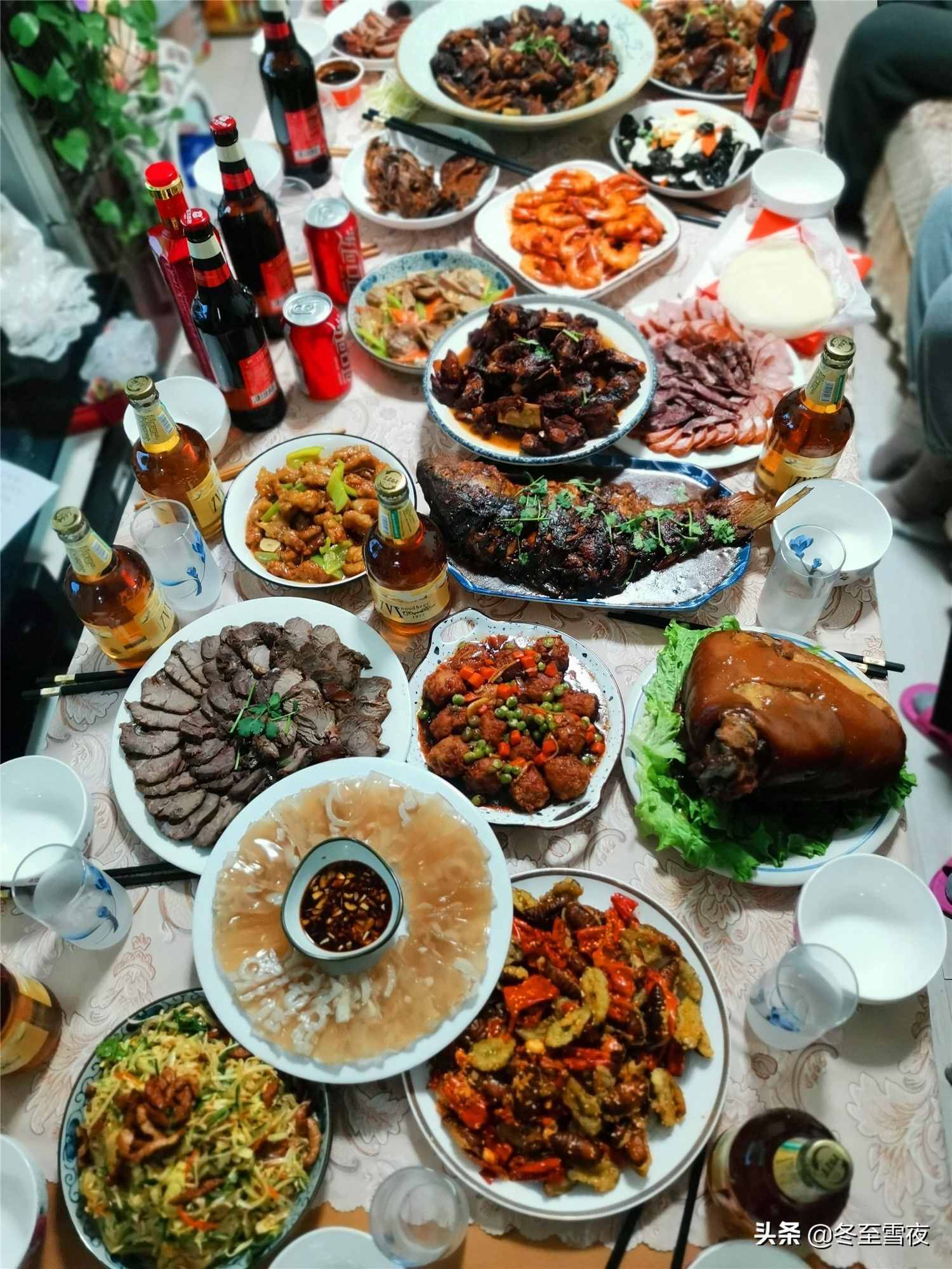 给南方人看看，东北普通人家年夜饭18个菜，东北过年该有的样子