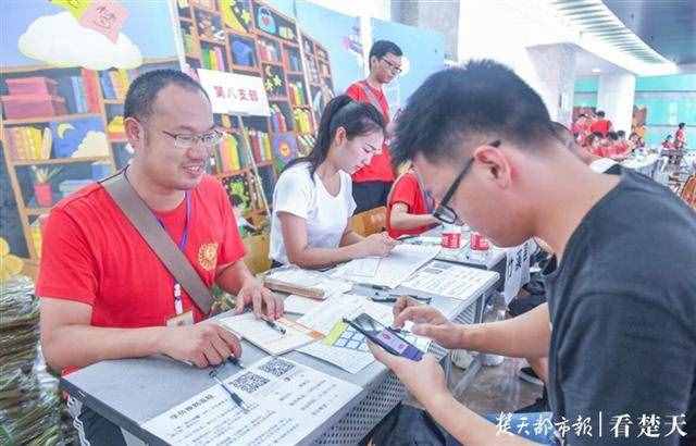 80后夫妻教师放弃深圳高薪工作，扎根家乡农村小学