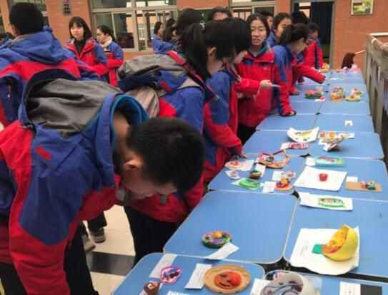 西安中学高一学生巧手制作生物模型生命细胞栩栩如生