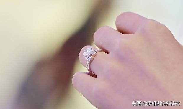 戴戒指五个手指的含义是什么？戒指戴左手和右手有区别吗？