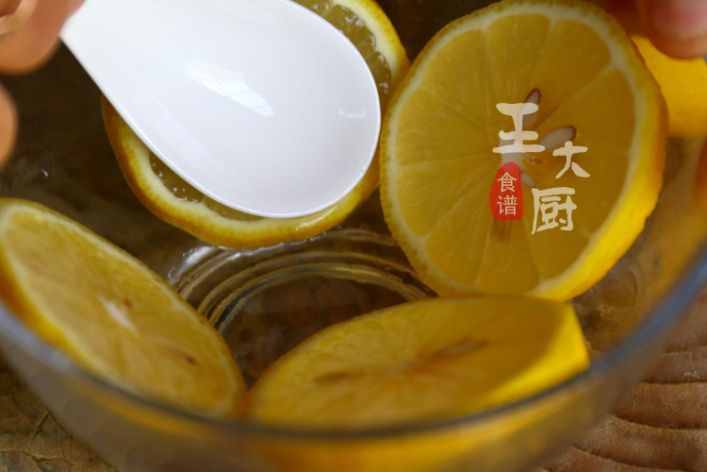 自制薄荷柠檬苏打水，清凉又解暑，天热来上一杯太提神啦