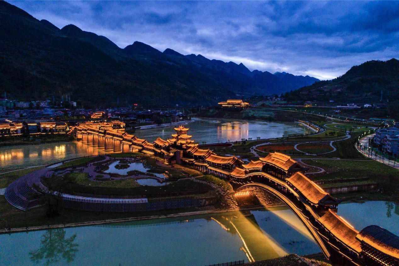 重庆新晋5A级景区,坐拥亚洲第一风雨廊桥,却游客稀少,位于黔江区