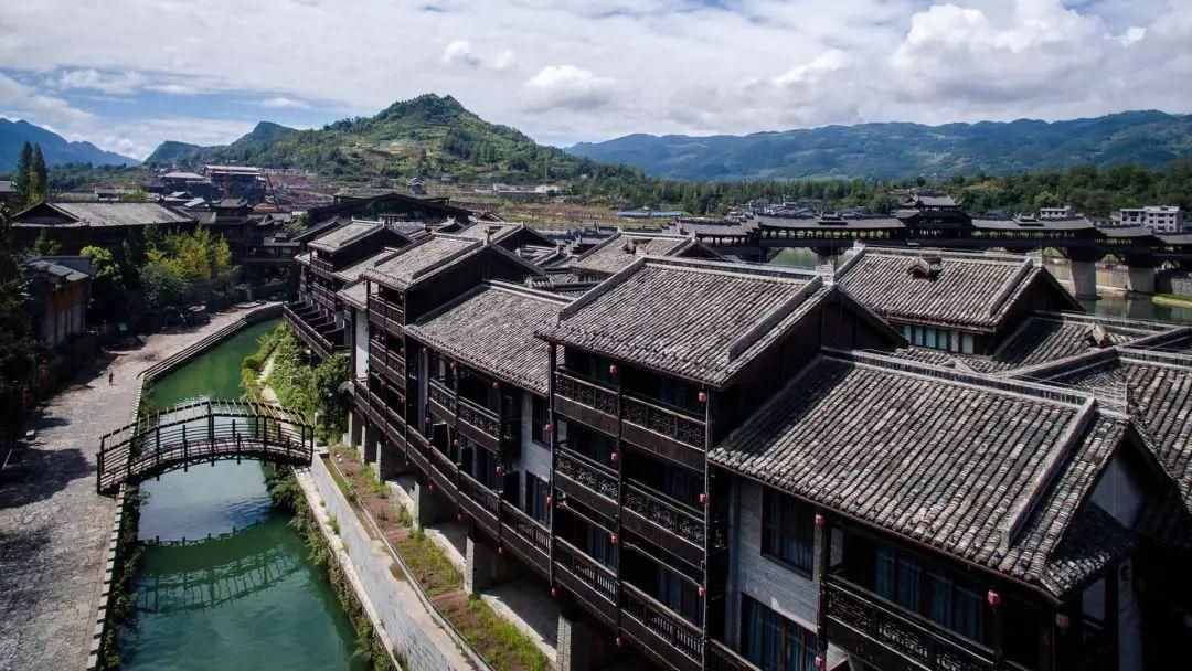 重庆新晋5A级景区,坐拥亚洲第一风雨廊桥,却游客稀少,位于黔江区