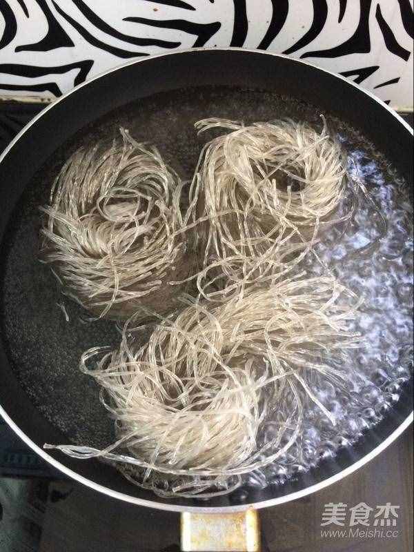 家常粉条炒肉丝的步骤
