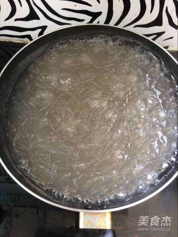 家常粉条炒肉丝的步骤