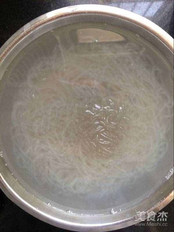 家常粉条炒肉丝的步骤
