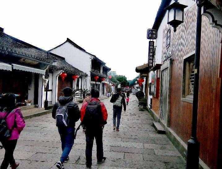 推荐自驾到绍兴古城一日游的三个景点：鲁迅故里、沈园、兰亭