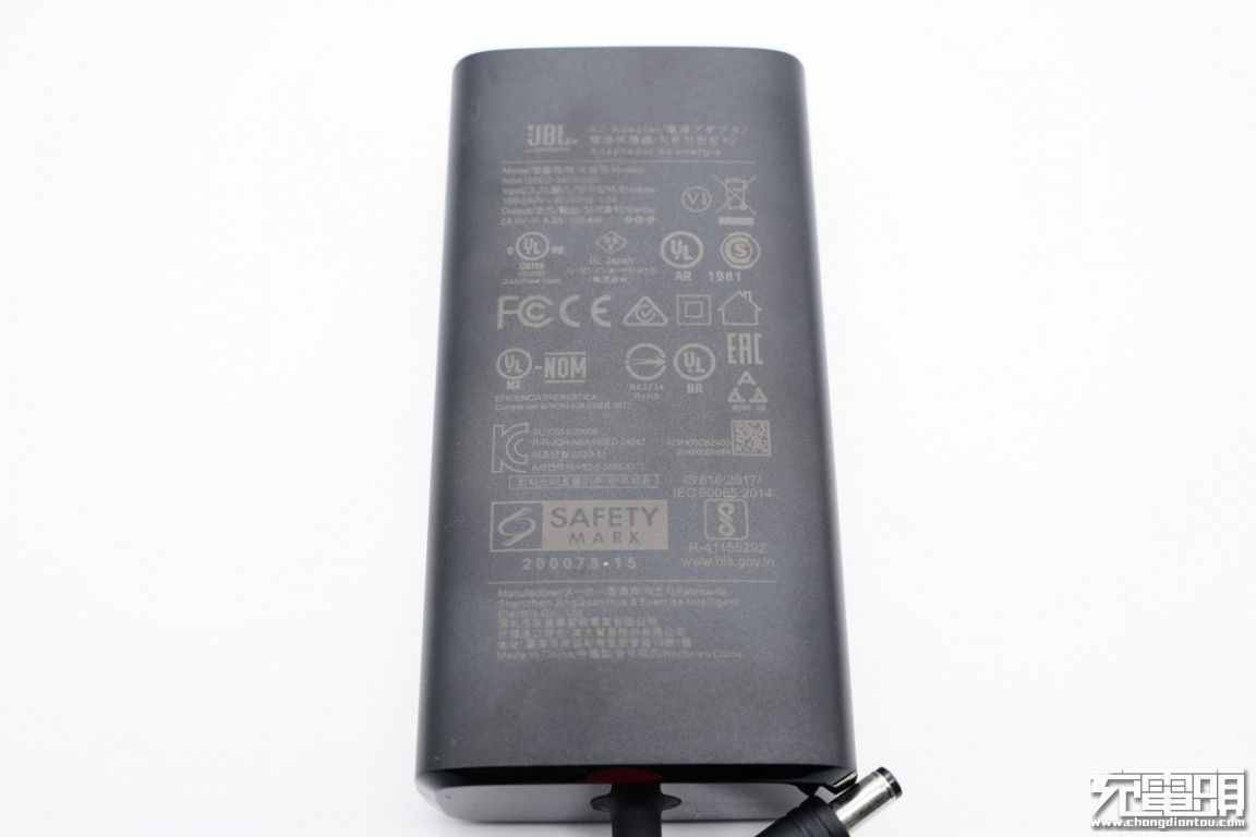 拆一款音响电源适配器，功率达100W，内部设计也太经典了