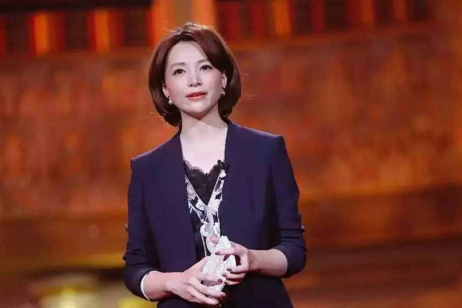 《床上》：余秀华，董卿说，读她的诗，没有一次不落泪