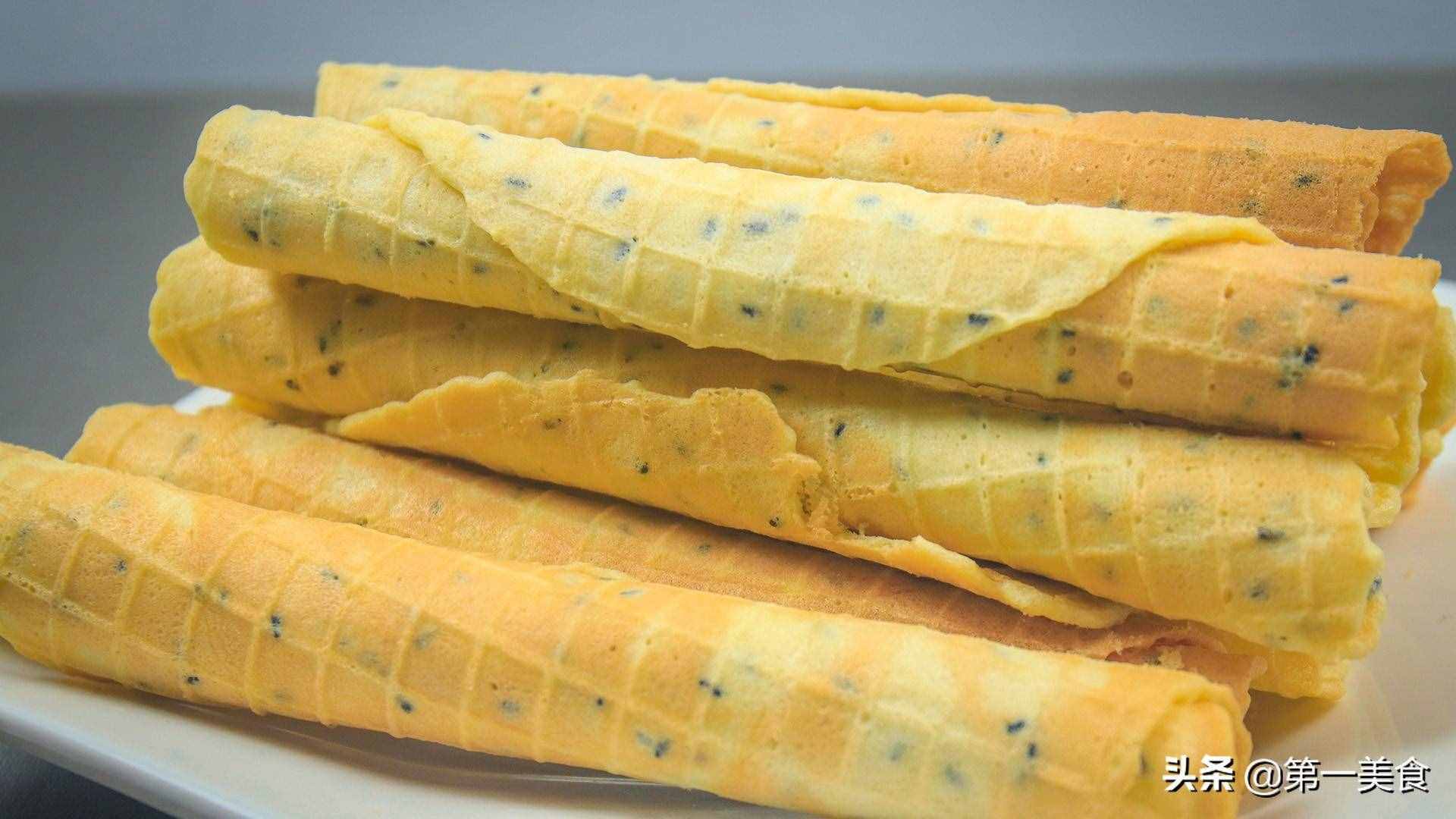 鸡蛋卷最简单的做法，4个鸡蛋，1碗面粉，一摊一卷，快速成形
