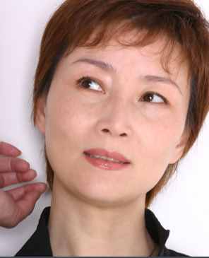 62岁老戏骨朱茵近况：曾搭档李幼斌演夫妻，和丈夫离婚后至今未婚