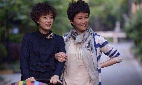 62岁老戏骨朱茵近况：曾搭档李幼斌演夫妻，和丈夫离婚后至今未婚