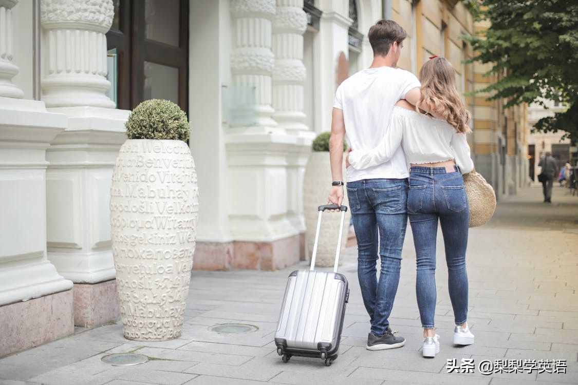 honey是蜂蜜，moon是月亮，那么honeymoon是什么意思呢？
