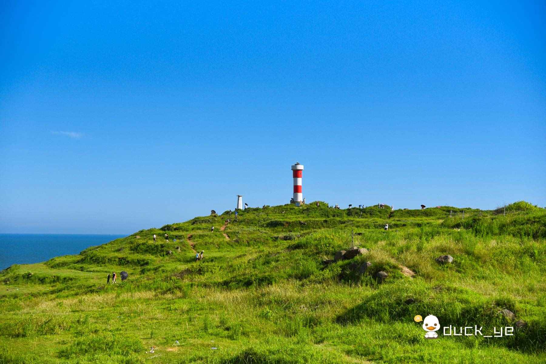 福建漳州有个“小垦丁”，灯塔、草地、无敌海景，美得不像话