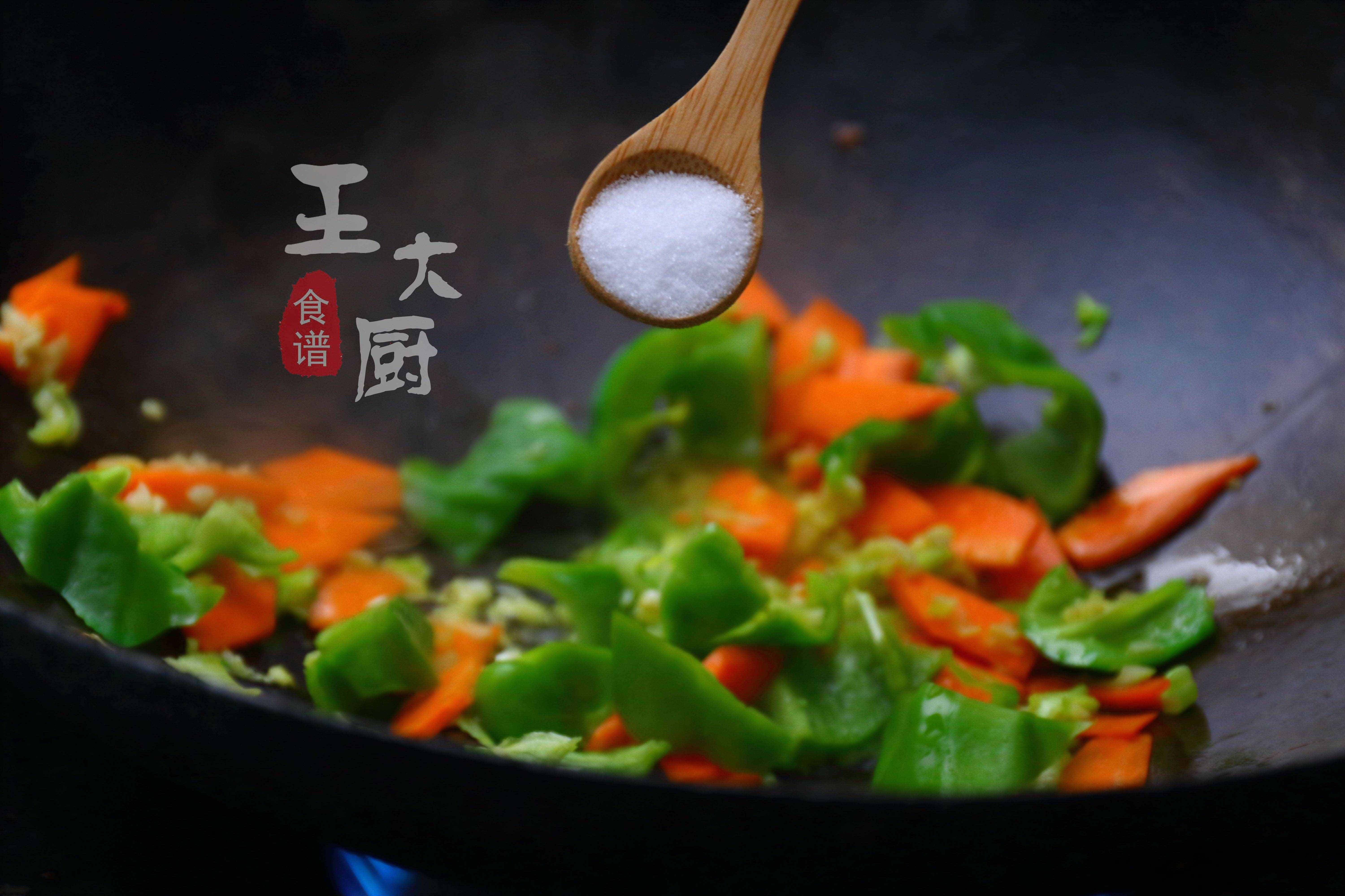 大厨教你做简单又好吃的溜肥肠，一步一步来，保证能学会