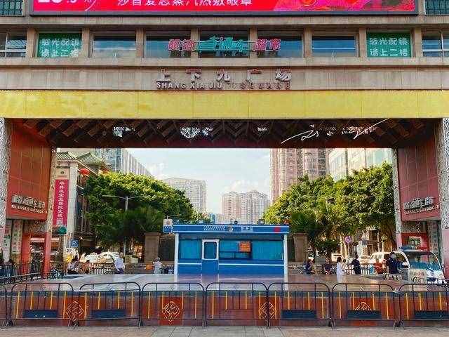 曾经是广州最著名的商业步行街，如今却变得破败，连游客都不多了