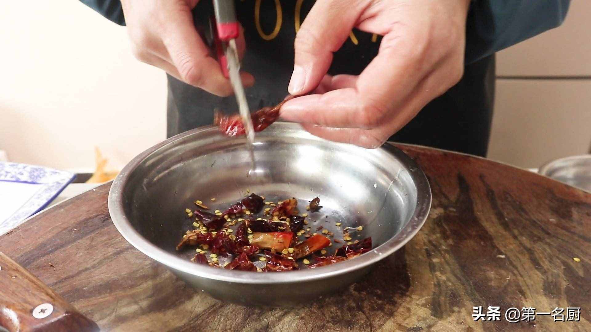 这才是酸辣大白菜的家常做法，口感爽脆又多汁，下酒下饭都不错