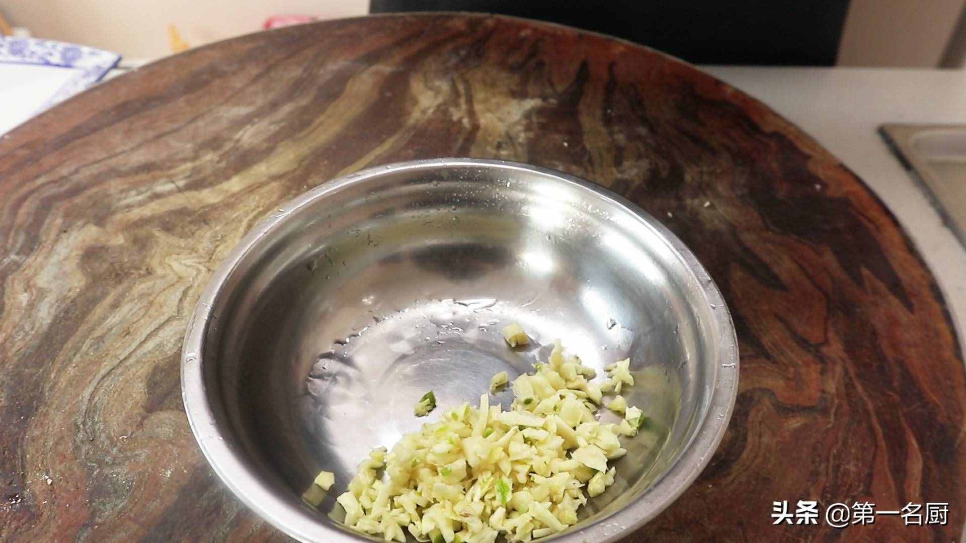 这才是酸辣大白菜的家常做法，口感爽脆又多汁，下酒下饭都不错
