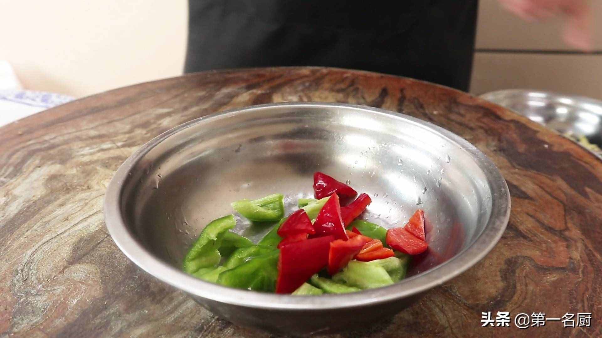 这才是酸辣大白菜的家常做法，口感爽脆又多汁，下酒下饭都不错