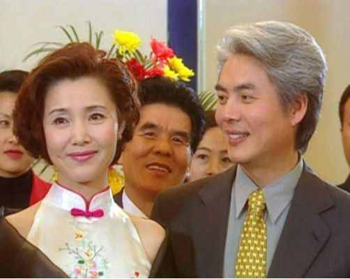 66岁姜黎黎：凭《红牡丹》大火，曾身患肿瘤，今幸福得让人眼红