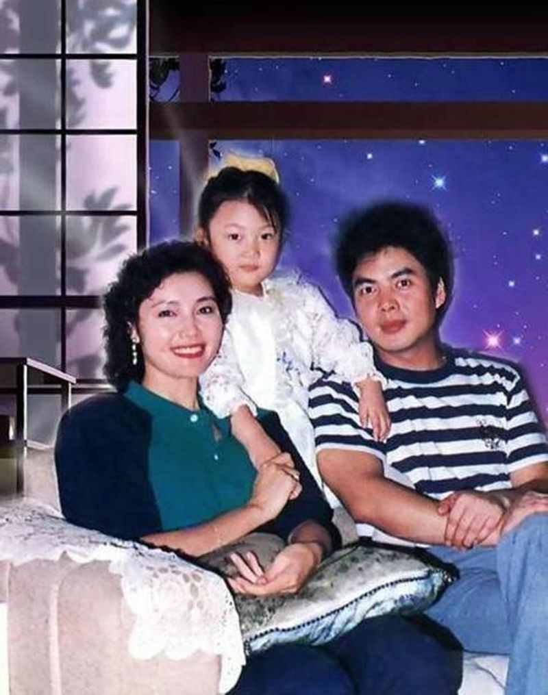 66岁姜黎黎：凭《红牡丹》大火，曾身患肿瘤，今幸福得让人眼红