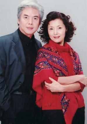 66岁姜黎黎：凭《红牡丹》大火，曾身患肿瘤，今幸福得让人眼红