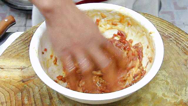 大厨诀窍，这样炒苦瓜肉丝，苦瓜不苦肉丝不柴，色泽翠绿很开胃