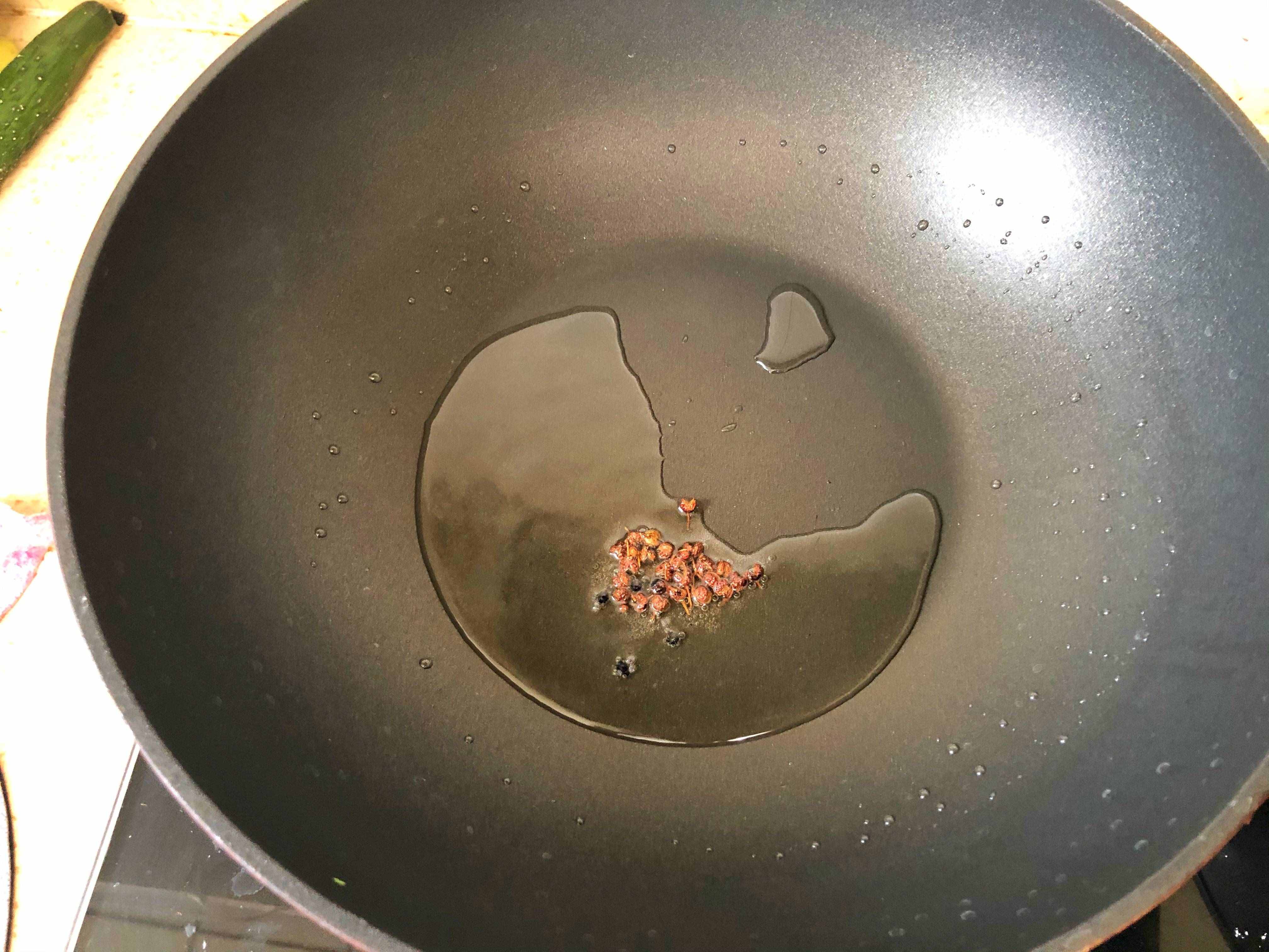 爸爸拿手的茼蒿做法，5分钟做1盘，脆嫩清甜，家人抢着吃