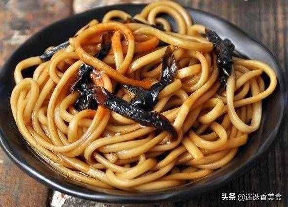 蒜香十足超美味的干拌面，只用最简单的调料，5分钟就能上桌