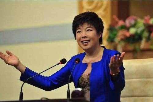 7天讲座确立国学大师形象，到被北大学子哄下台，于丹怎么了？