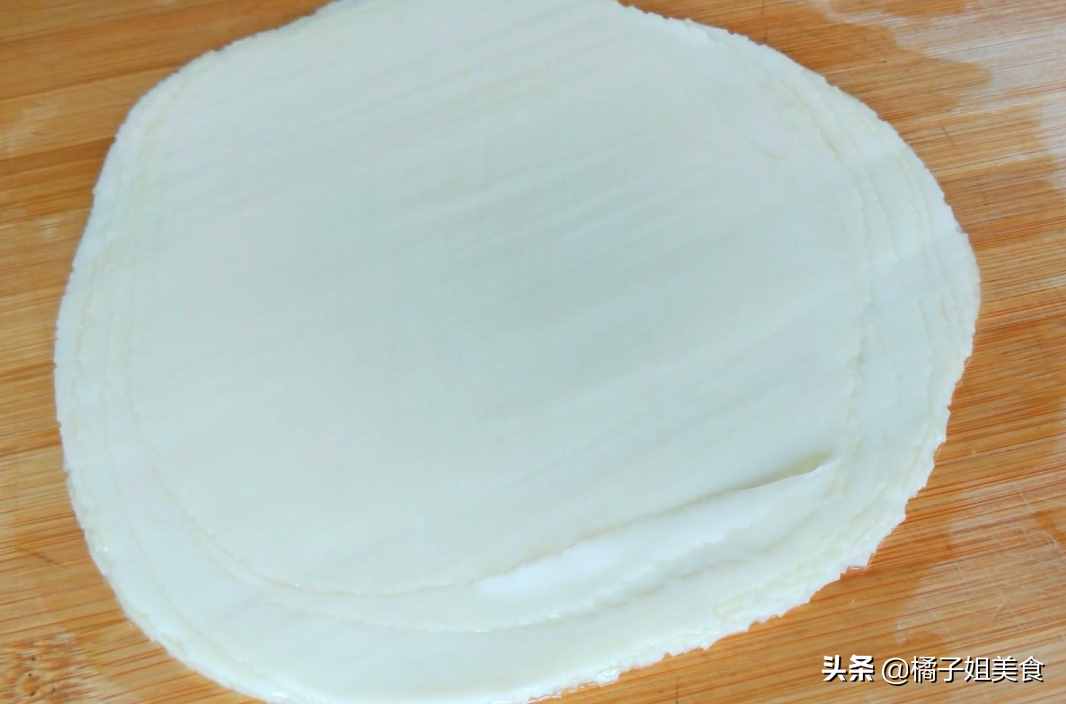 “饺子皮”这个做法最近火了，饭店都吃不到，连吃10天也不腻