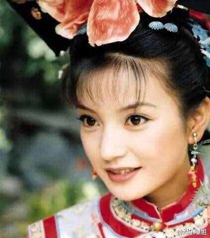 史上最丑紫薇，从胖大海瘦成天仙，今和小十岁的于小彤热恋后，把脸整得连她妈也不认得了！