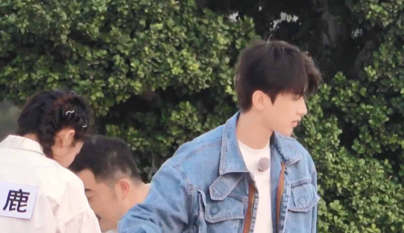 在线澄清还p掉纹身，曾经被全网黑的蔡徐坤，如何扭转的路人缘